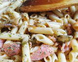 Foto del paso 5 de la receta: Macarrones con salsa de tomate natural, ajo y salmón ahumado