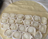Foto del paso 5 de la receta: Empanada de queso de Cabra y cebolla caramelizada