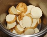 Foto del paso 1 de la receta: Pastel de carne con puré de papas rústico