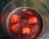 A picture of step 2 of Strawberry and watermelon juice.
