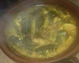 صورة لخطوة 3 من وصفة سمك الميرلان في الطجين بالبصلة والزبيب