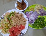 Foto langkah ke 1 dari resep Tumis kulit semangka dan sarden.