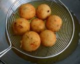 A picture of step 5 of Feast special curd vada.