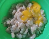 Foto langkah ke 2 dari resep Udang Goreng Tepung Saos Asam Manis.