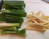 A picture of step 4 of Nikujaga (Japanese Potato and Pork Stew).