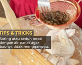 Foto langkah ke 2 dari resep Sayap Ayam Goreng dengan Oseng Bawang Devina Hermawan.