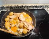 Foto del paso 8 de la receta Revuelto de huevos, patatas con pechugas