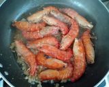 Hình bước làm 2 của món Tôm lóng rim mặn ngọt