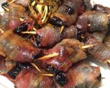 Baconbe göngyölt aszalt szilva falatkák recept fázis 5 fotója
