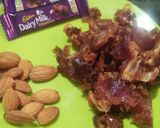 ખજૂર બદામ ની ચોકલેટ (Date almond chocolate Recipe in gujarati) રેસીપી સ્ટેપ1ફોટો