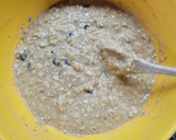 Foto del paso 3 de la receta: Bizcochitos de avena con mucha banana y pasas de uva