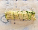 Foto del passaggio 6 della ricetta Rotolo di zucchine ripieno