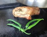 Une image de l'étape 7 de Épaule d'agneau à l'ail et romarin et ses piments verts (recette plancha).