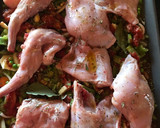 Foto del paso 2 de la receta: Conejo con verdura al horno