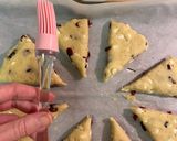 Foto del paso 9 de la receta: “SCONES” con frutos rojos y chips de chocolate blanco!!
