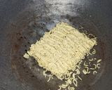 Foto langkah ke 1 dari resep Mie Instan Kuah Santan.