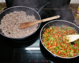 Foto del paso 2 de la receta: Empanada de carne (con tomate, pimiento y cebolla)