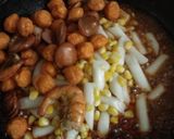 Hình bước làm 8 của món Tokboki - món ăn vặt hấp dẫn