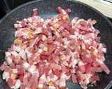 Une image de l'étape 1 de Triangles fourrés au Lardons et à la Mimolette.