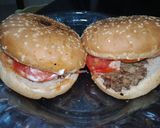 A picture of step 5 of Chapali kabab burger.