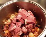 Szegediner Gulasch mit Bratklössen Rezeptschritt 5 Foto