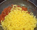 Foto del paso 6 de la receta: Tallarines con Guanciale, Salsa de Tomate y Bechamel