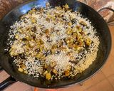 Foto del paso 5 de la receta: Paella de berenjena y salchichas (carne)