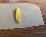 Foto del passaggio 3 della ricetta Chiacchiere semplici veloci e senza uova