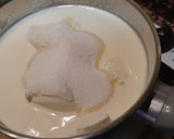 Foto del paso 5 de la receta: Tarta de queso sin horno con mermelada de fresa