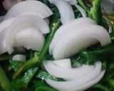 Foto del paso 2 de la receta: Rajas de poblano con picadillo y queso fresco