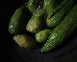 A picture of step 1 of Stuffed karele.