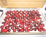 Cseresznyés kocka mandulamorzsával recept fázis 3 fotója