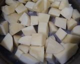 Foto del paso 1 de la receta: Salchichas envueltas en puré de papas