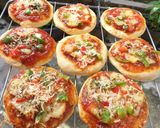 Foto langkah ke 6 dari resep Pizza Mini.