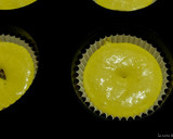 Foto del paso 6 de la receta: Magdalenas de leche condensada con pepita de chocolate