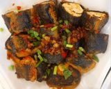 Hình bước làm 2 của món Đậu cuộn rong biển chiên rưới sốt tỏi ớt
