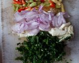 Foto langkah ke 1 dari resep 90. Omelet Mie Sakura Goreng Pedas.