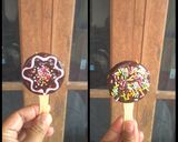 Foto langkah ke 4 dari resep Biskuit lapis coklat.