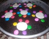 A picture of step 2 of Oreo Biscuit Cake.
