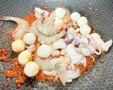 Gambar langkah 2 resipi 👩🍳Mi Goreng Basah Seafood.