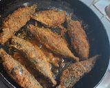 A picture of step 9 of Surmai and bangda fried fish.