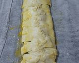 Foto del paso 4 de la receta: Una trenza de hojaldre rellena de kiwi, nueces y pasas
