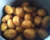 A picture of step 1 of Chilli garlic potato.