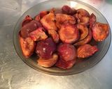 Une image de l'étape 1 de Compote aux deux pêches et kiwis.