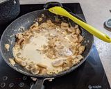 A picture of step 6 of Creamy mushroom pasta.