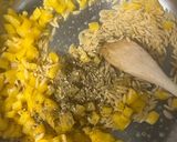 Une image de l'étape 1 de Risotto d’orzo crevette et persil.
