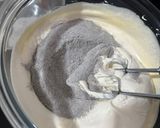 Foto langkah ke 3 dari resep Bolu Ketan Hitam Kukus.