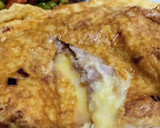 Foto del paso 5 de la receta: Tortilla francesa jugosa de cebolleta, queso y atún