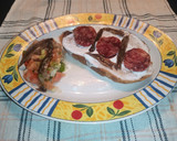 Foto del paso 2 de la receta: Tostada de pan de pueblo con queso Kéfir, salchichón ibérico y anchoas