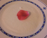 Foto del paso 4 de la receta: Pétalos de rosa cristalizados